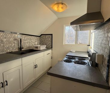 55 Cathcart St [Upper Level Unit] - Photo 5