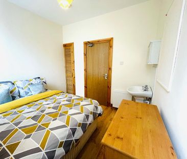 Eblana Street, Room 4, BT71LD, Belfast - Photo 2