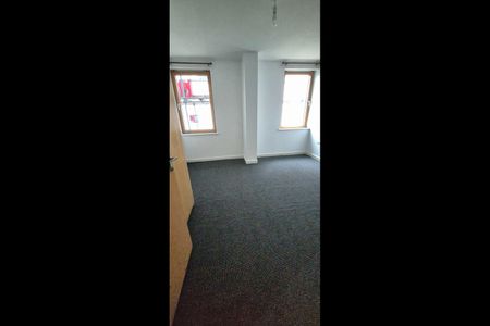 2 Bed Flat, Barleyfields, BS2 - Photo 2