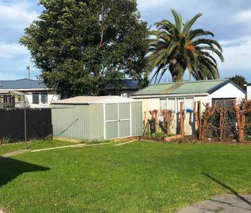 Fenced family home - Photo 3