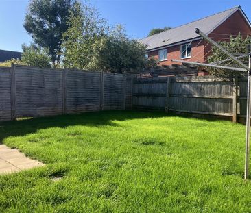 3 bedroom semi-detached house to rent - Photo 2