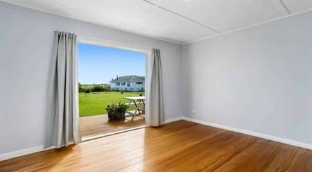 Tidy 3BR Home with Large Section - Photo 2