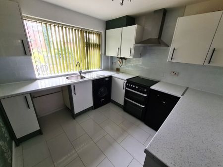 3 Bed Bungalow, Priory Place, M7 - Photo 3