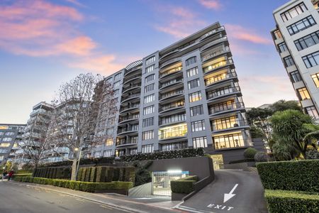 Renovated Two Bedroom Banks Apartments - Photo 3