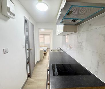 1 bedroom in a house share to rent - Photo 2