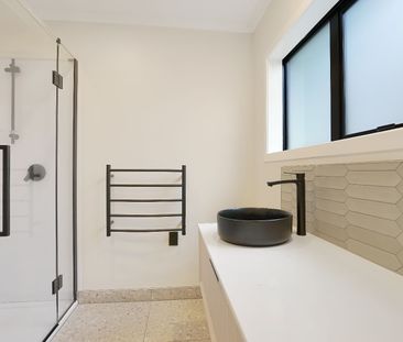 Sleek, Stylish & Newly Renovated - Photo 3