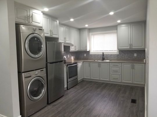 For Lease - 1033 Centre Street, Whitby, Ontario - Photo 1