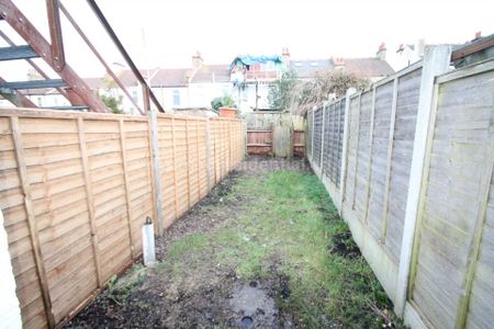 Wenham Drive, Westcliff On Sea - Photo 4