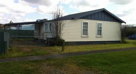 WOODVILLE - 3 BEDROOM - Photo 2