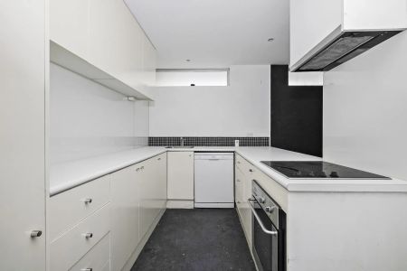 Spacious Two-Bedroom Townhouse in Prime South Yarra Location - Photo 4