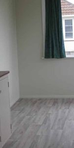 Levin - 3 Bedrooms - Photo 3