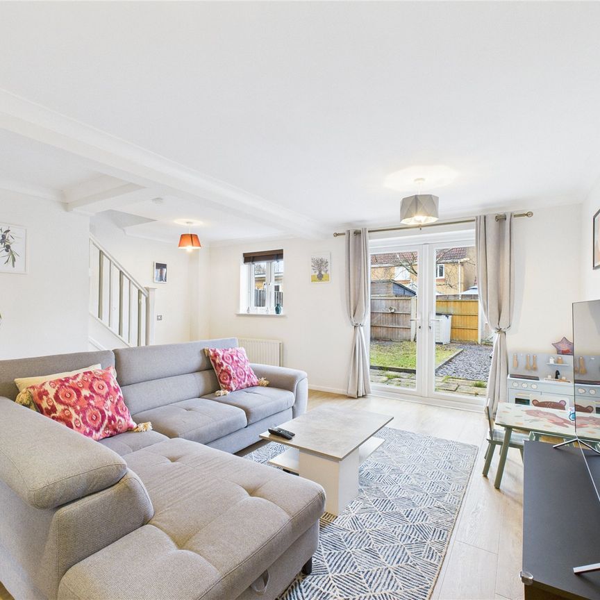 3 bedroom House in Southern Way, Farnborough - Photo 1