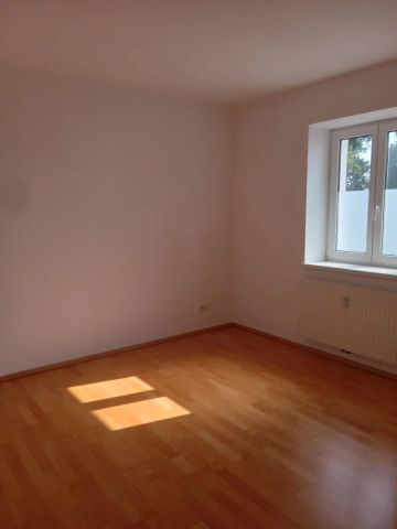 Sonnige, großzügige 3-Zimmer-Wohnung mit überdachtem Balkon und möblierter Küche in zentraler Lage in Ried - Photo 4