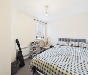 2 bedroom Flat to rent - Photo 6