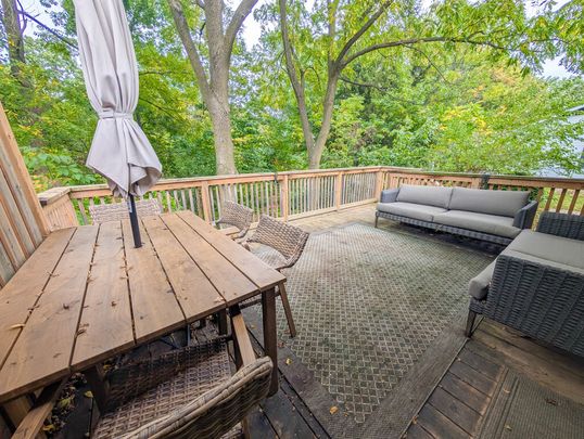 Charming 3-Bedroom Home Near The Pen Centre! - Photo 1