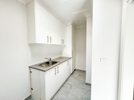 Beautifully Renovated! - Photo 5