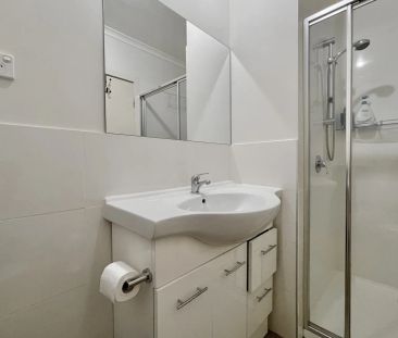 2 story, 2 bedroom apartment - Photo 5