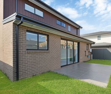 Modern Luxury 5 Bedroom House - Catherine Field - Photo 3