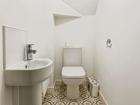 3 bedroom House To Let Total Size: 851 SQ FT - Photo 2
