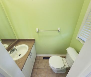 For Lease - 395 Flagstone Way, Newmarket, Ontario - Photo 3