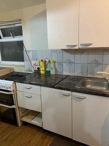 1 Bed Flat, Meads Lane, IG3 - Photo 4