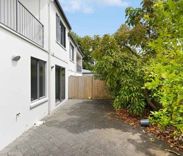 Three Bedroom Townhouse in Sought After Locale- Walk to CBD! - Photo 4