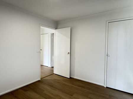 Charming home in Cranbourne West - Photo 2