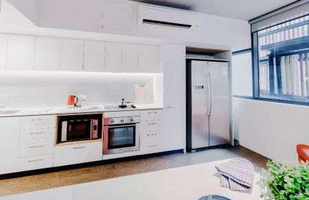 Ensuite Room in 6-Bed Apartment with Courtyard - Photo 5