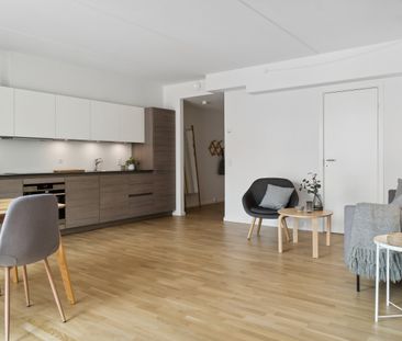 Rummelig 2-værelses med udgang til altan i hjertet af Aarhus - Foto 1