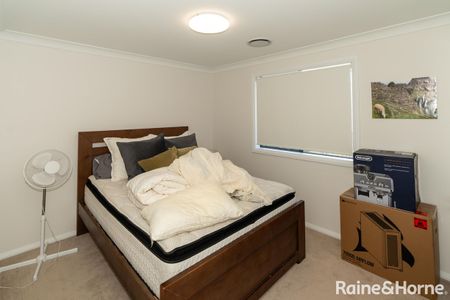 LOW MAITENANCE LLOYD LIVING - Photo 4