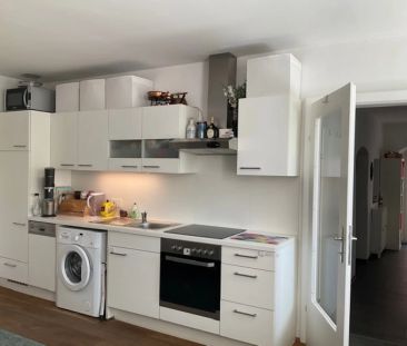 Charmante Altbau-Wohnung mit Loggia und einem Garten - Foto 6