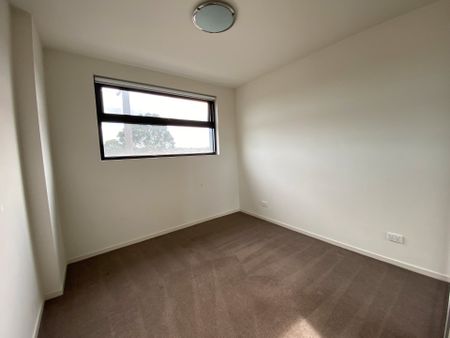 2 BEDROOM APARTMENT IN THE HEART OF BRUNSWICK - Photo 3