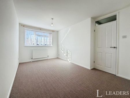 3 bedroom semi-detached house to rent - Photo 2