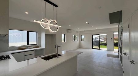 Stunning Three Bedroom Property - Photo 5