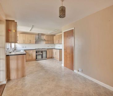 4 bedroom detached house to rent - Photo 1