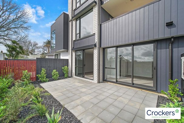 Brand New Apartment at the heart of Te Atatu South - Photo 1