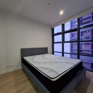 Stylish Two-Bedroom Apartment in the Heart of Melbourne CBD - Photo 2
