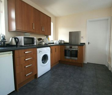 Flat to rent on - Photo 1