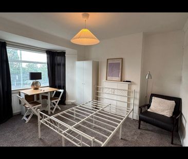 Studio Flat, North Circular Road, NW2 - Photo 2