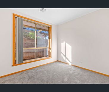 Bright & Spacious Family Home in a Prime Court Location - Photo 3