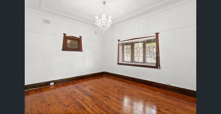 Free standing house well positioned and so close to everything - Photo 2