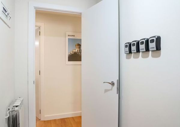 Calle Volver a Empezar, Madrid, Community of Madrid 28018