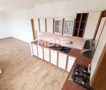 Světlý byt 2+kk s balkonem a krásným výhledem | Bruntál - Photo 1