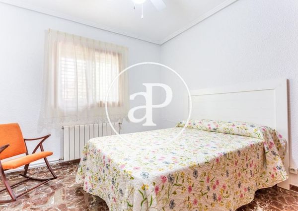 Luxury Villa for rent in Turís, Valencia