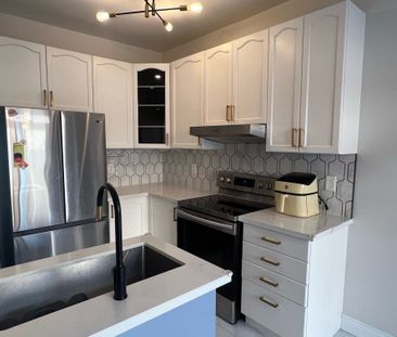 For Lease - 61 Lakespring Drive, Markham, Ontario - Photo 4