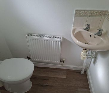 2 bedroom terraced house to rent - Photo 4
