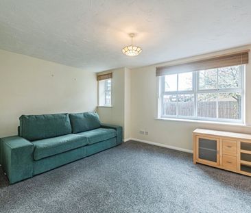 2 Bed Flat, Elm Park, RG30 - Photo 2