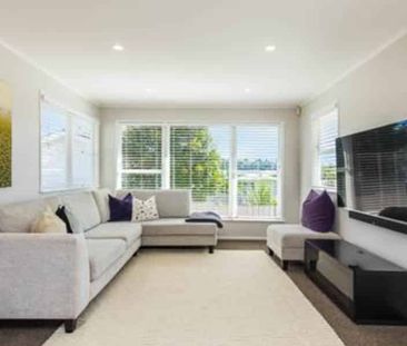 Gorgeous family home Te Atatu Peninsula - Photo 1