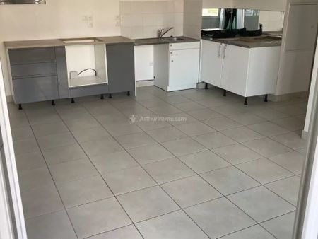 Location Appartement 3 pièces 54 m2 à Saint-André-de-Corcy - Photo 2