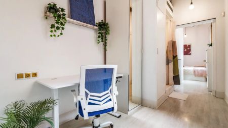 Room in a shared 5-bedroom apartment for rent in El Gòtic, no domiciliation allowed. - Foto 3